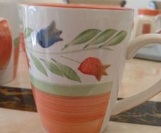 5 x mugs plus sugar bowl and jug