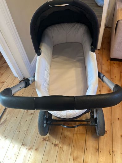 i candy apple 2 pear bassinet and seat frame.