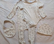 Baby clothes 4 piece gift set brand OO BNWOT
