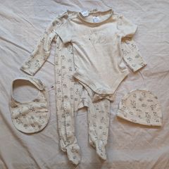 Baby clothes 4 piece gift set brand OO BNWOT