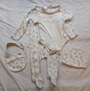 Baby clothes 4 piece gift set brand OO BNWOT