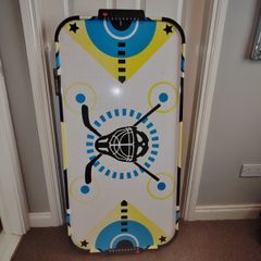 Foldable hockey table