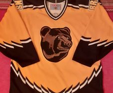 CCM Mens NHL Boston Bruins Pooh Bear Jersey Vintage
