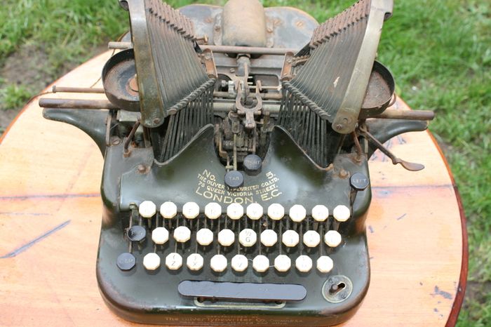 Oliver London Green Typewriter / Old and Industrial Deco / Vintage Decoration/ Teen Bedroom and Office / Museum Collection