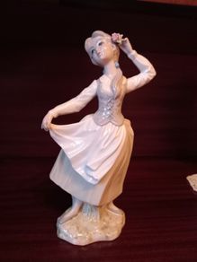 Tengra Girl figurine
