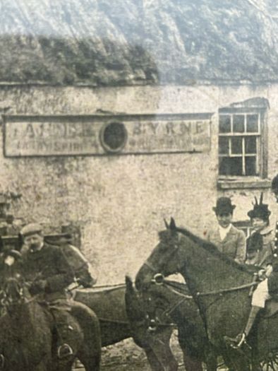 Picture Louth Hunt c 1900 . Byrne pub in the background