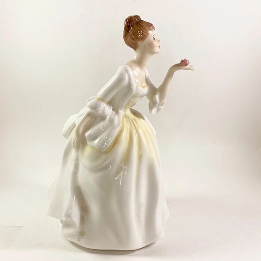 Royal Doulton Figurine Flower of Love HN 2460