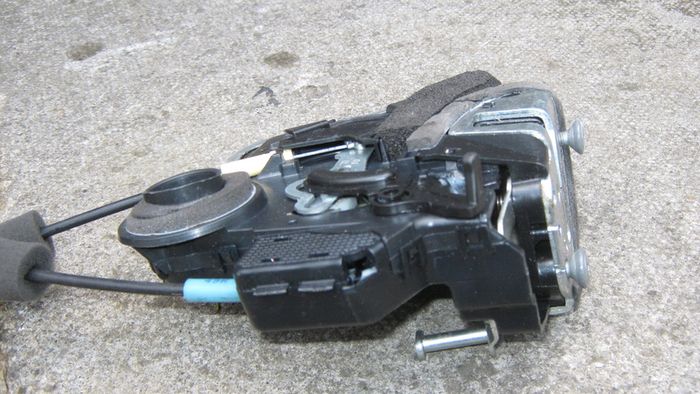 Toyota Rav 4 3rd Gen (2006->) Rear Door Lock Mechanism