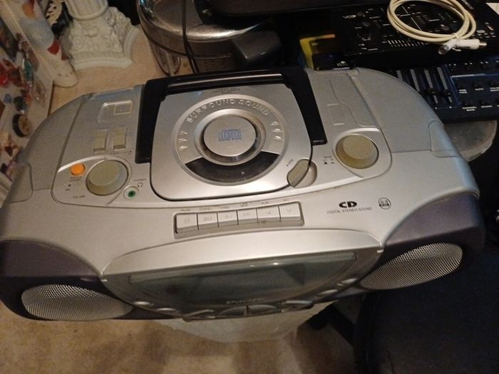 Pacific cd and radio player