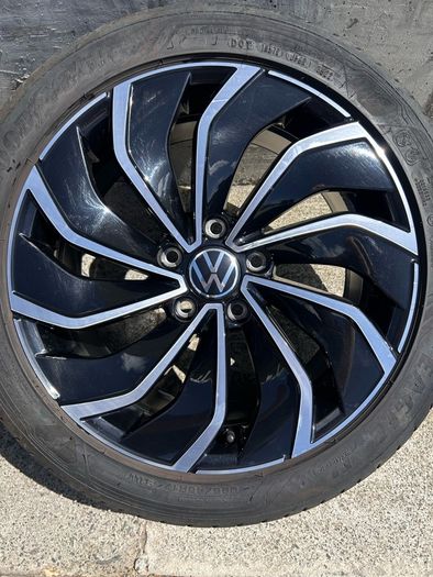 Genuine Volkswagen R-Line Ventura  17" Alloy Wheels - Good Year Tyres