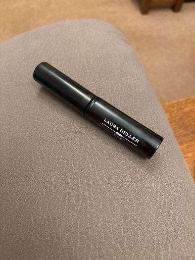 Retractable baked powder brush