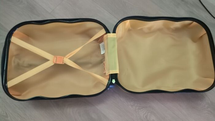 Kids travel suitcase