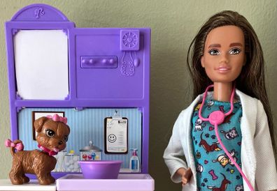 Barbie The Vet and Puppy