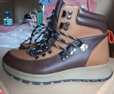 New, beautiful brand-name boots. Leather! Very comfortable.