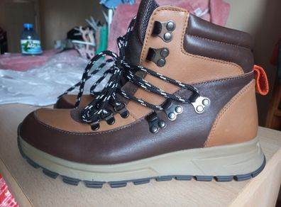 New, beautiful brand-name boots. Leather! Very comfortable.