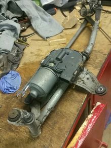 Volkswagen Passat wiper motor linkage