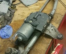 Volkswagen Passat wiper motor linkage