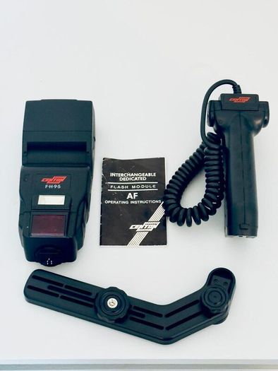 Centon FH-95 Interchangeable Dedicated Flash Kit with Bracket, Handle & Manual