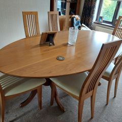 Dining Room Table and 6 Chairs