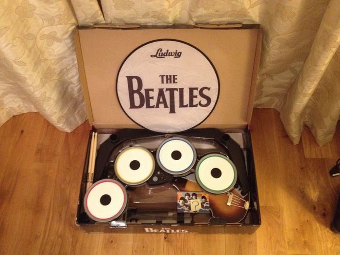The Beatles Rock Band PS3 Full 4-Player Bundle
