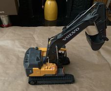 Volvo Remote Control Excavator / Digger (1:16 scale size)