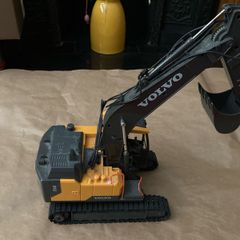 Volvo Remote Control Excavator / Digger (1:16 scale size)