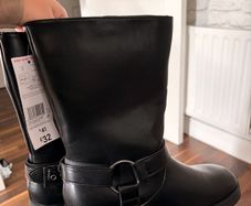 Boots F&F UK7