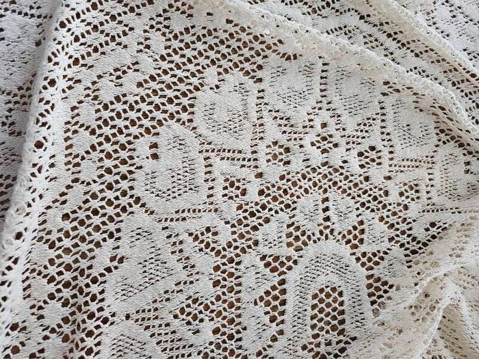 Lace Oval Tablecloth