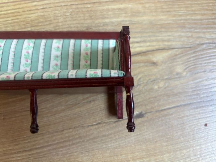 Quality Dolls House Mahogany Furniture Set 12 pieces