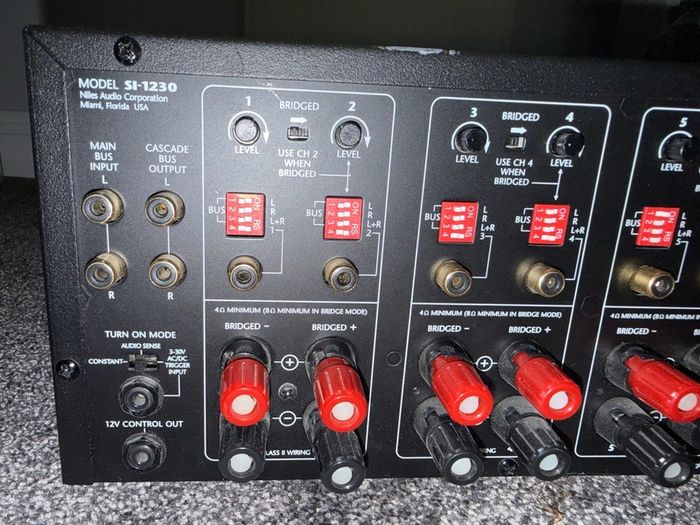 Niles multi zone amplifier