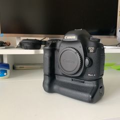 Canon 5D Mark lll  -  Mint condition -   Only 15k Shutter - With Original BG - E11 Grip