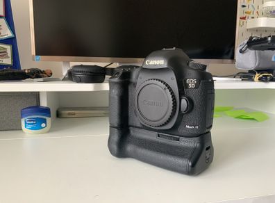 Canon 5D Mark lll  -  Mint condition -   Only 15k Shutter - With Original BG - E11 Grip