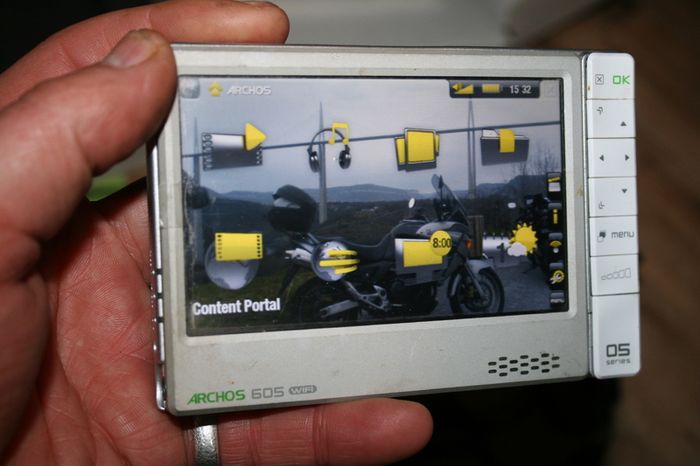 Archos 605 WiFi Silver (160 GB) Digital Media Player
