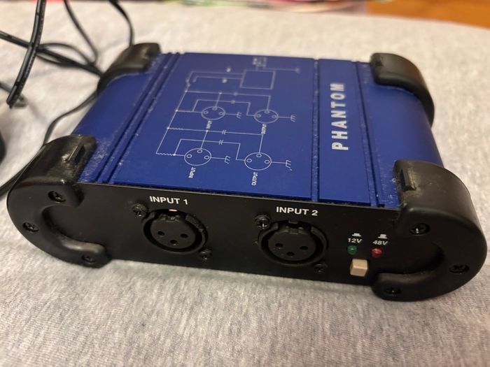 Phantom power supply for condenser microphones