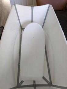 Stoke Baby Bath with newborn insert