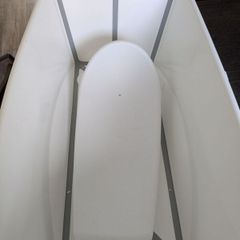 Stoke Baby Bath with newborn insert