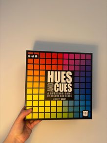 Hues and cues board game