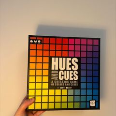 Hues and cues board game