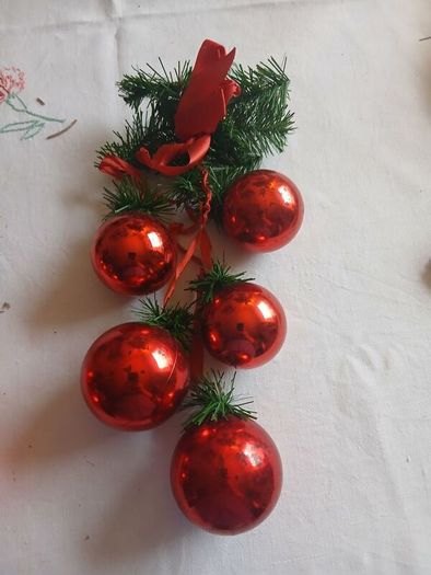 2 x Vitage Hanging Christmas Baubles Decorations