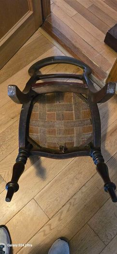 Antique victorian balloon chair