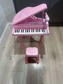 Girls piano and microphone