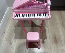 Girls piano and microphone