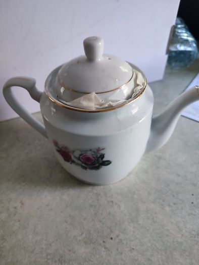 Vintage MEIKO Chinese White Porcelain Three Cup Roses Floral Pattern Golden Rim Teapot Retro Kitchen