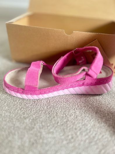 BNWT Big Star sandals