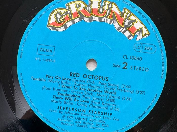 Jefferson Starship - Red Octopus. German pressing. Absolutely mint LP with a cover in really nice condition too. Bargain!