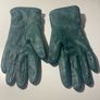 Fur-lined green leather gloves Image 4