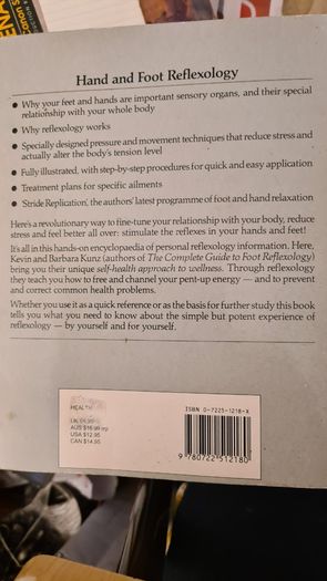 Hand And Food Reflexology. By Kevin And Barbra Kunz. The Unique Self-health Approach To Wellness. Large Volume Paperback In Good Condition.