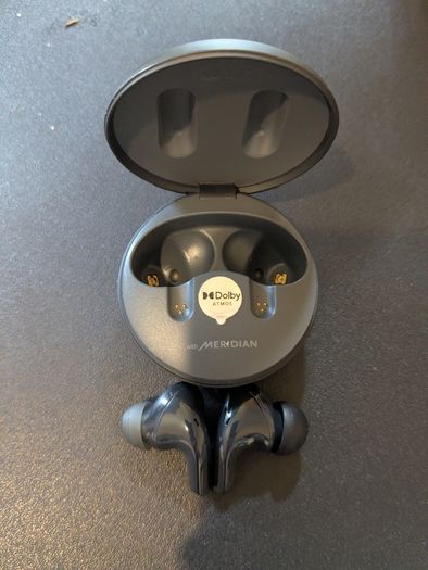 LG UT90Q earphones