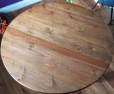 Round dining table