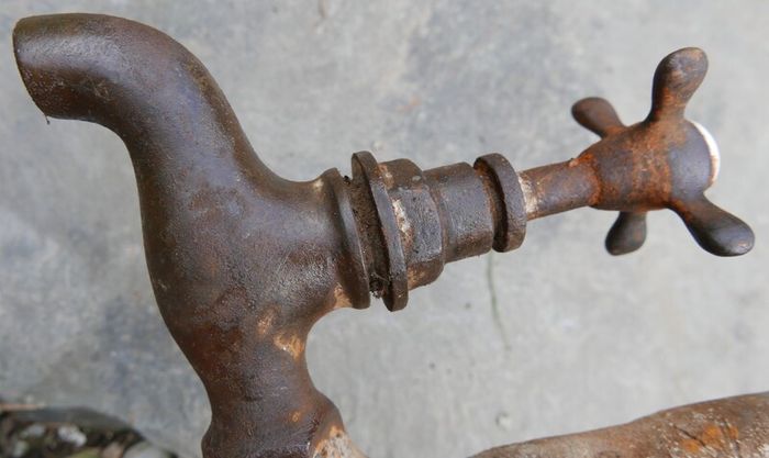 Antique Water Faucet Spigot Bathroom / Kitchen Sink Single metal Knob
